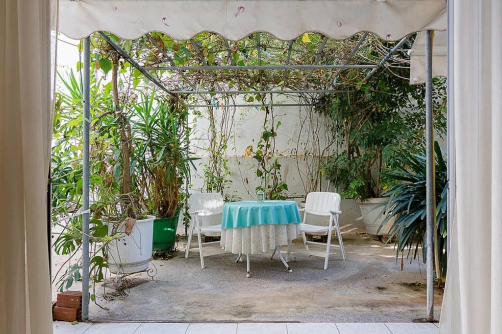 Vintage Style Apartment With Beautiful Backyard Aten Exteriör bild