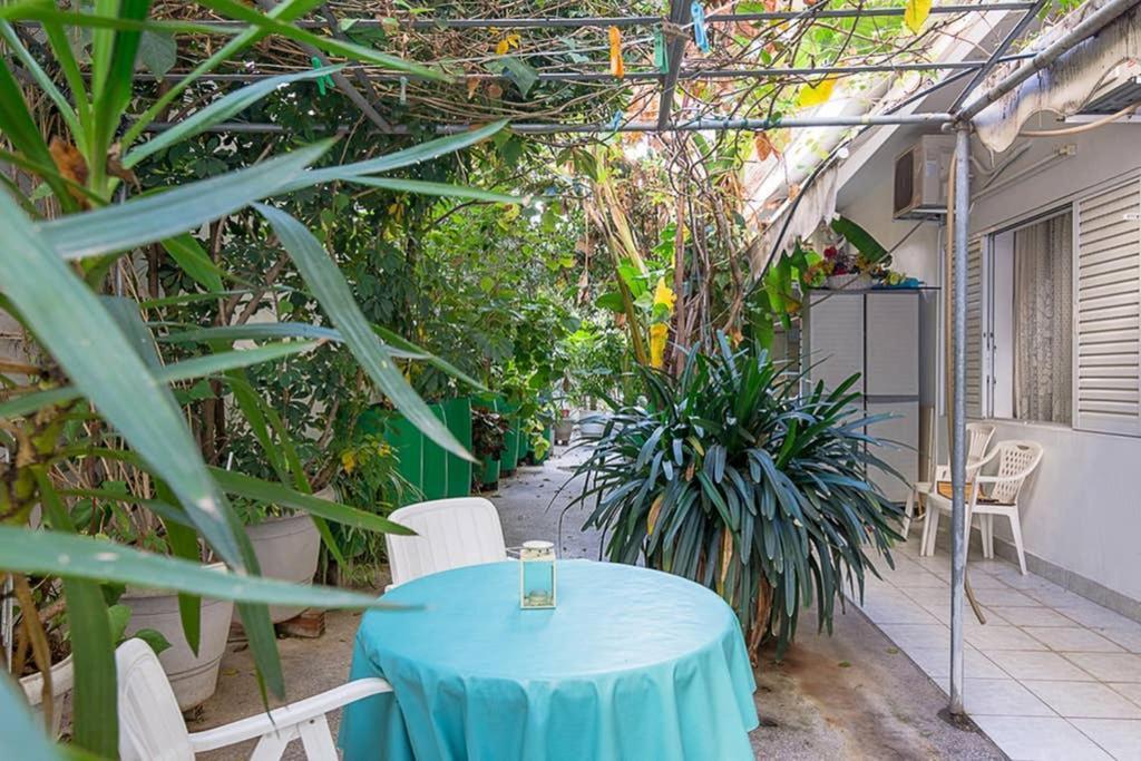 Vintage Style Apartment With Beautiful Backyard Aten Exteriör bild