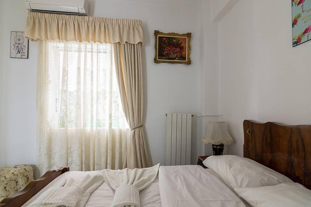 Vintage Style Apartment With Beautiful Backyard Aten Exteriör bild