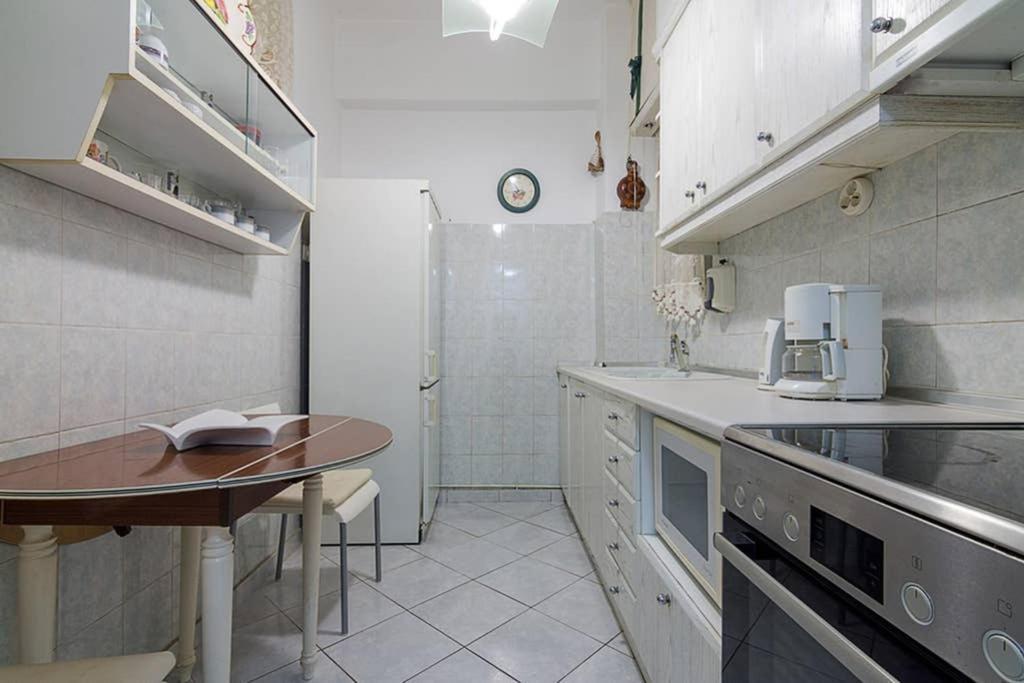 Vintage Style Apartment With Beautiful Backyard Aten Exteriör bild