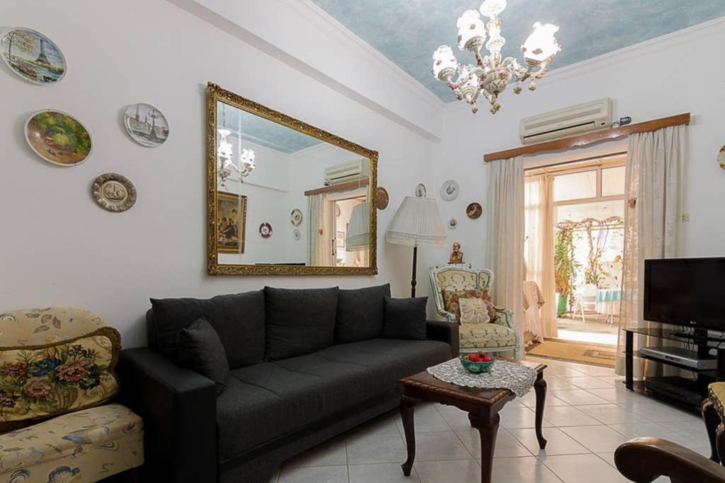 Vintage Style Apartment With Beautiful Backyard Aten Exteriör bild